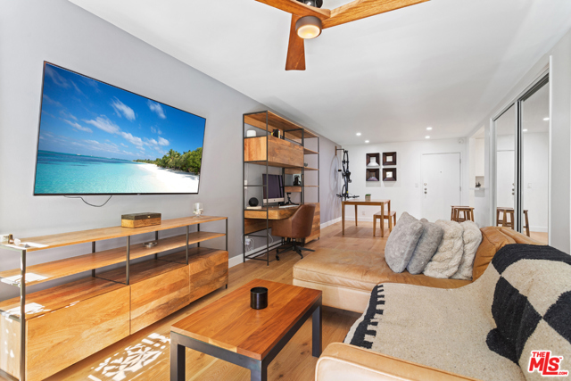 1 Bed Home for Sale in Playa del Rey, California