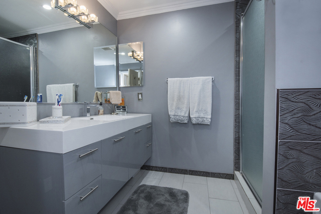 1 Bed Home for Sale in Los Angeles, California