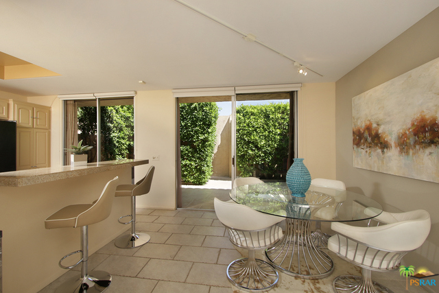 Dining Area; Breakfast Bar; Walls of Gla