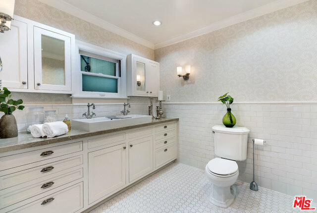 5 Bed Home for Sale in Los Angeles, California