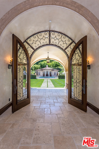 7 Bed Home for Sale in Beverly Hills, California