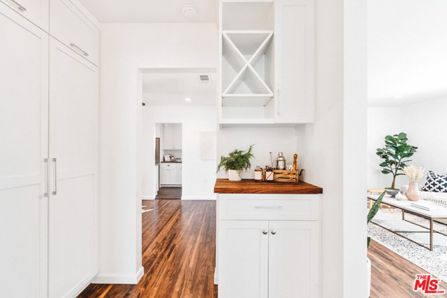 2 Bed Home for Sale in Van Nuys, California