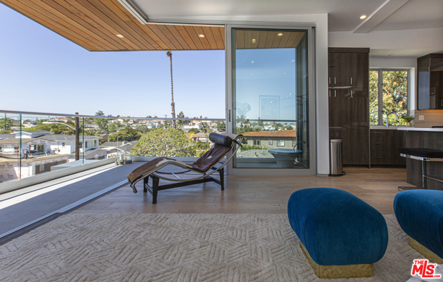 1027 AVENUE A, Redondo Beach, California 90277, 4 Bedrooms Bedrooms, ,5 BathroomsBathrooms,Residential,Sold,AVENUE A,20576054