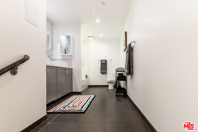 1 Bed Home for Sale in Los Angeles, California