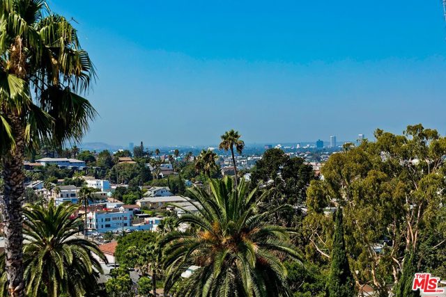 1 Bed Home for Sale in Los Angeles, California