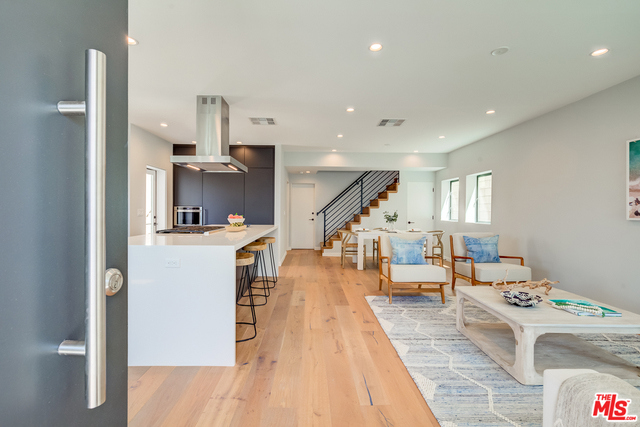 1017 8TH Street, Hermosa Beach, California 90254, 3 Bedrooms Bedrooms, ,2 BathroomsBathrooms,Residential,Sold,8TH,19507088