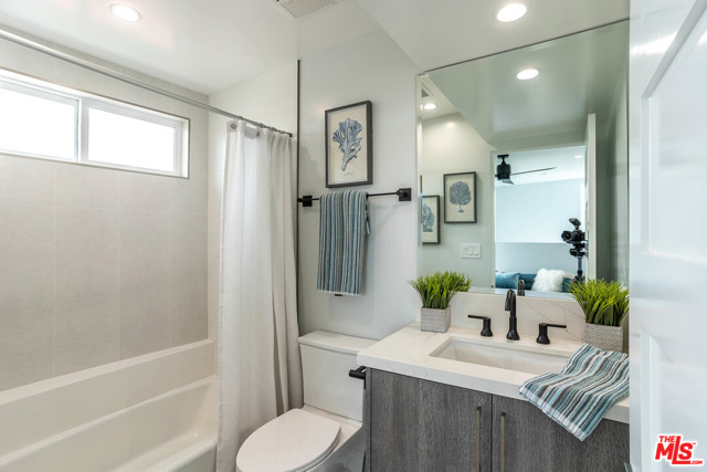2423 Rockefeller Lane, Redondo Beach, California 90278, 5 Bedrooms Bedrooms, ,5 BathroomsBathrooms,Residential,Sold,Rockefeller,20581390