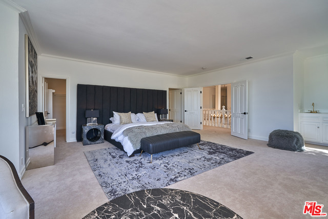 6 Bed Home for Sale in Encino, California