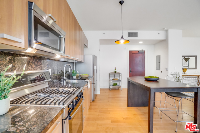 1 Bed Home for Sale in Los Angeles, California