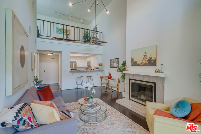 1 Bed Home for Sale in Playa del Rey, California