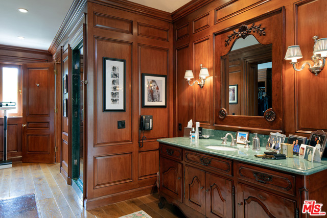 5 Bed Home for Sale in Los Angeles, California