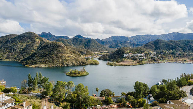 4 Bed Home for Sale in Westlake Village, California