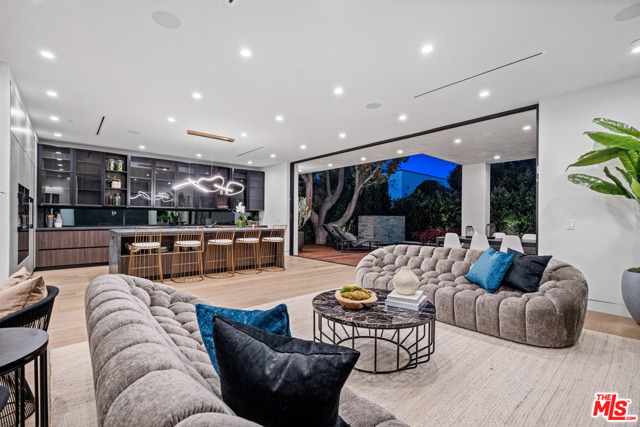 5 Bed Home for Sale in Los Angeles, California
