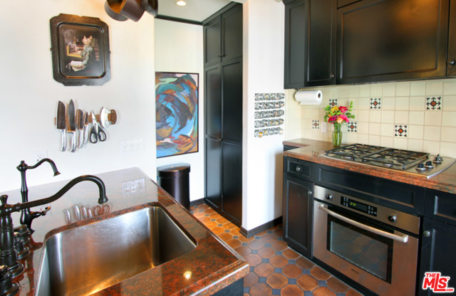 1 Bed Home for Sale in Los Angeles, California
