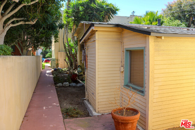 227 AVENUE F, Redondo Beach, California 90277, ,Residential Income,Sold,AVENUE F,19460230