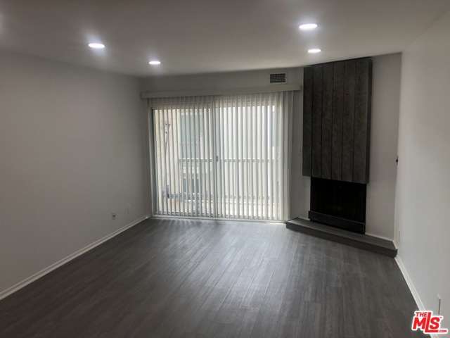 1 Bed Home for Sale in Playa del Rey, California