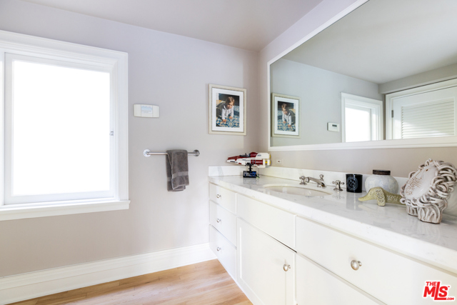 5 Bed Home for Sale in Santa Monica, California