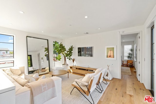5 Bed Home for Sale in Los Angeles, California