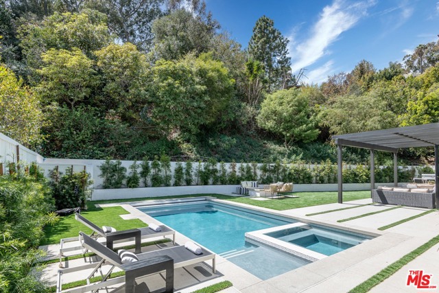 6 Bed Home for Sale in Pacific Palisades, California