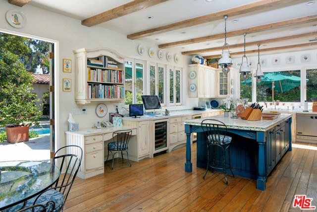 5 Bed Home for Sale in Los Angeles, California