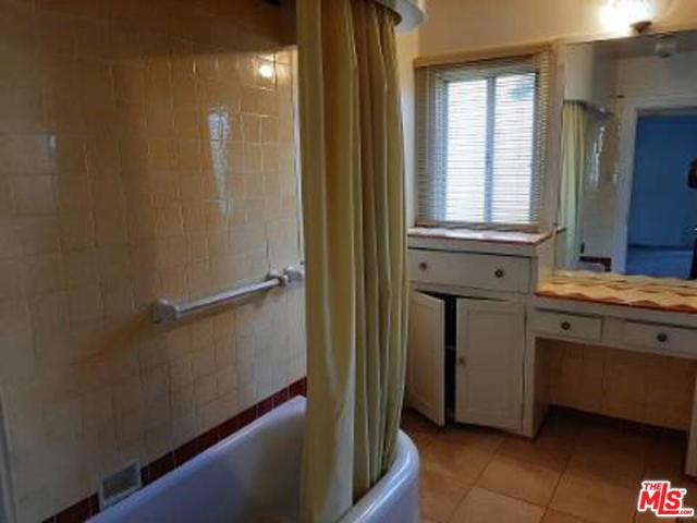 2 Bed Home for Sale in Inglewood, California