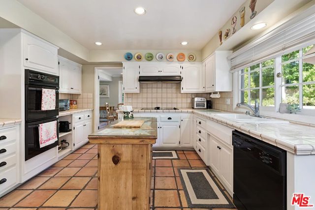 5 Bed Home for Sale in Encino, California