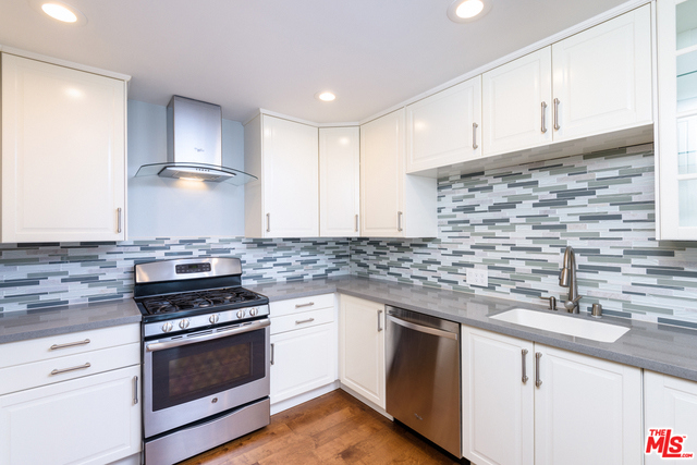 110 GUADALUPE Avenue, Redondo Beach, California 90277, 3 Bedrooms Bedrooms, ,Residential,Sold,GUADALUPE,19429016