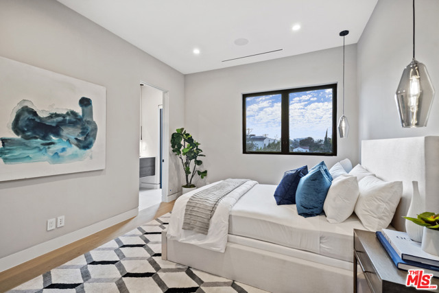 5 Bed Home for Sale in Los Angeles, California