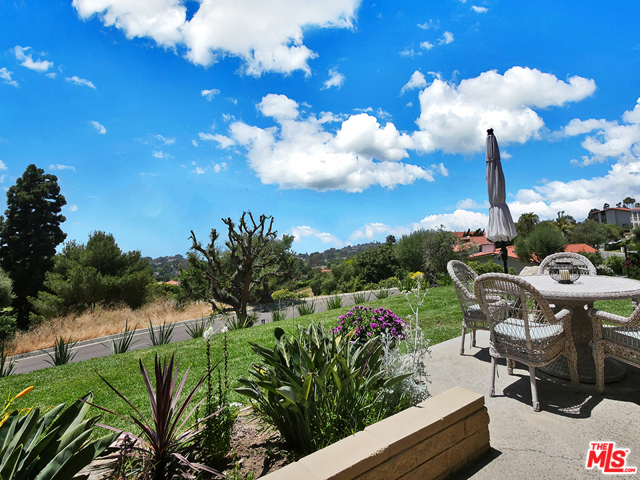 Outdoor Patio/w Ocean Views