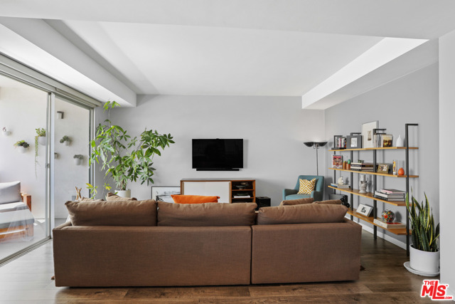 1 Bed Home for Sale in Los Angeles, California