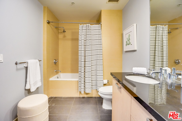 1 Bed Home for Sale in Los Angeles, California