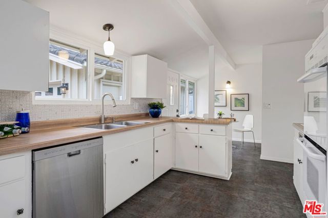 26431 DUNWOOD Road, Rolling Hills Estates, California 90274, 4 Bedrooms Bedrooms, ,2 BathroomsBathrooms,Residential,Sold,DUNWOOD,20588554
