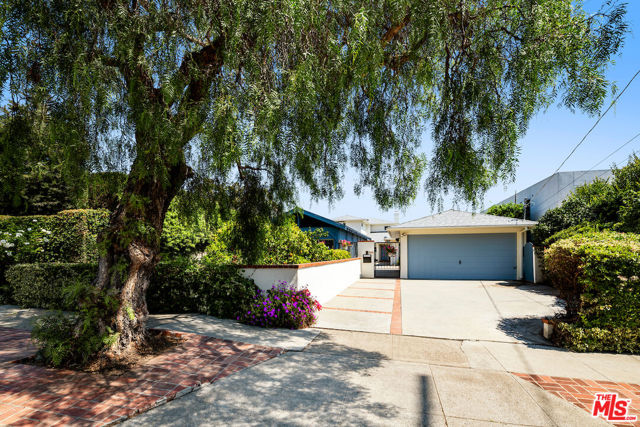 Photo of 890 Chautauqua Boulevard, Pacific Palisades, CA 90272