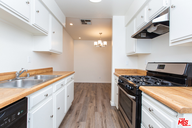 2 Bed Home for Sale in North Hollywood, California