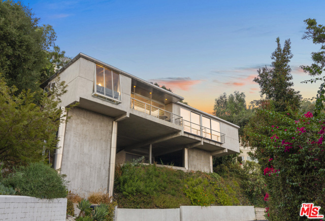 2 Bed Home for Sale in Los Angeles, California