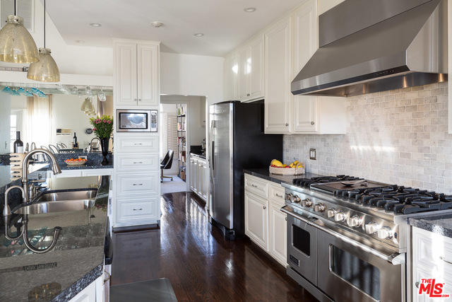 224 HELBERTA Avenue, Redondo Beach, California 90277, 3 Bedrooms Bedrooms, ,3 BathroomsBathrooms,Residential,Sold,HELBERTA,17261402