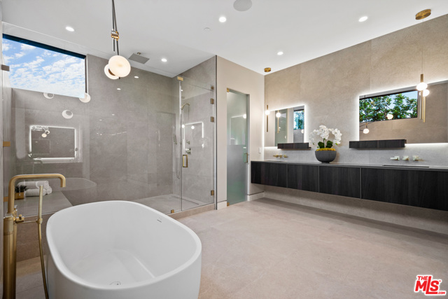 5 Bed Home for Sale in Los Angeles, California