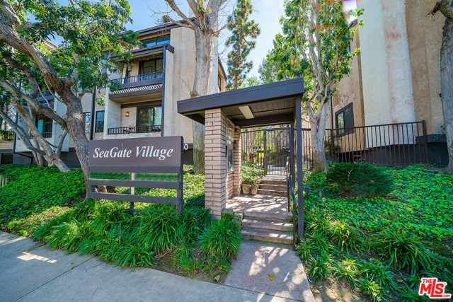 1 Bed Home for Sale in Playa del Rey, California