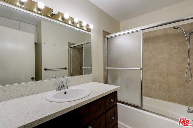 1 Bed Home for Sale in Los Angeles, California