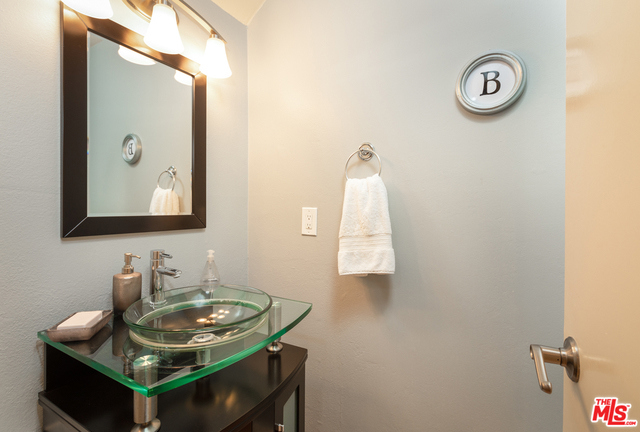 2000 VOORHEES Avenue, Redondo Beach, California 90278, 3 Bedrooms Bedrooms, ,3 BathroomsBathrooms,Residential,Sold,VOORHEES,18334284