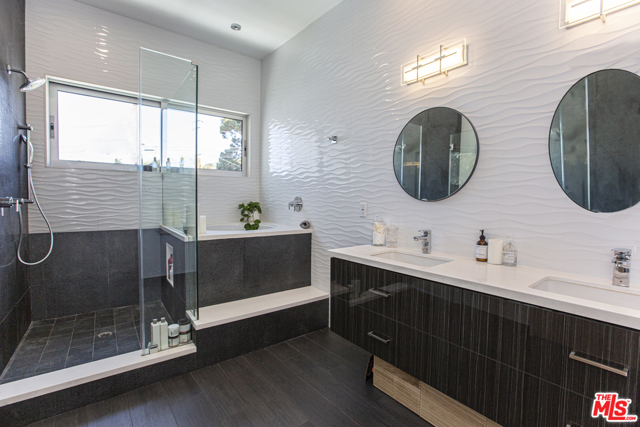 1027 AVENUE A, Redondo Beach, California 90277, 4 Bedrooms Bedrooms, ,5 BathroomsBathrooms,Residential,Sold,AVENUE A,20576054