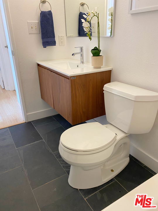 555 Esplanade, Redondo Beach, California 90277, 2 Bedrooms Bedrooms, ,2 BathroomsBathrooms,Residential,Sold,Esplanade,21752752