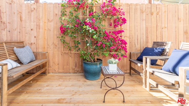 1 Bed Home for Sale in Los Angeles, California