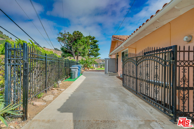 30945 RUE VALOIS, Rancho Palos Verdes, California 90275, 4 Bedrooms Bedrooms, ,3 BathroomsBathrooms,Residential,Sold,RUE VALOIS,20539622
