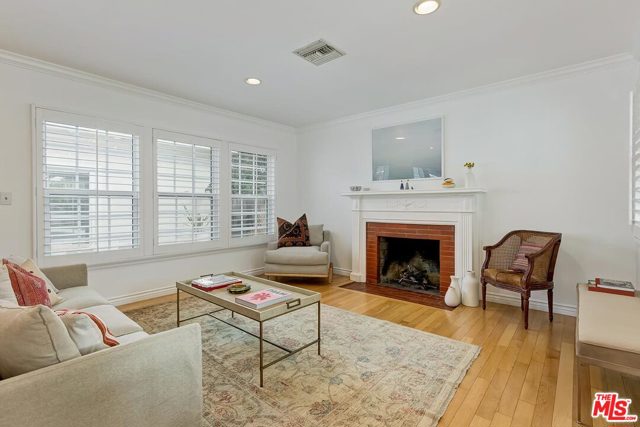 2 Bed Home for Sale in Van Nuys, California