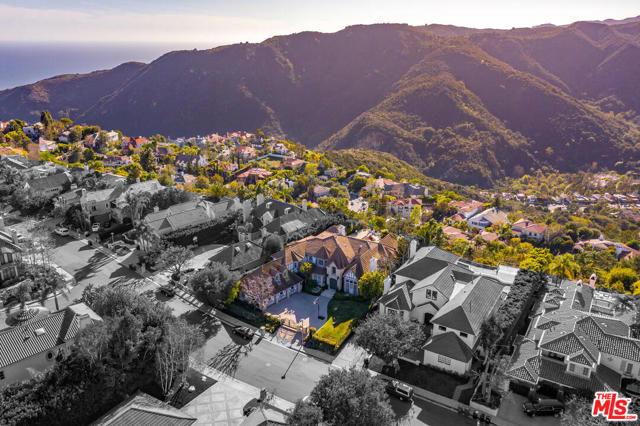 6 Bed Home for Sale in Pacific Palisades, California