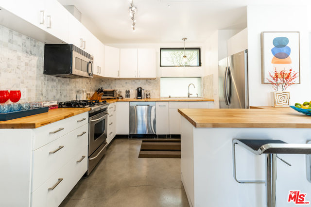 1 Bed Home for Sale in Los Angeles, California