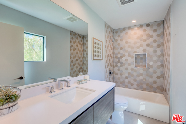 1017 8TH Street, Hermosa Beach, California 90254, 3 Bedrooms Bedrooms, ,2 BathroomsBathrooms,Residential,Sold,8TH,19507088