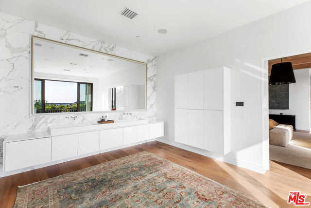4 Bed Home for Sale in Los Angeles, California