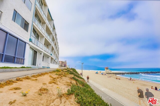 615 ESPLANADE, Redondo Beach, California 90277, 1 Bedroom Bedrooms, ,1 BathroomBathrooms,Residential,Sold,ESPLANADE,19515072